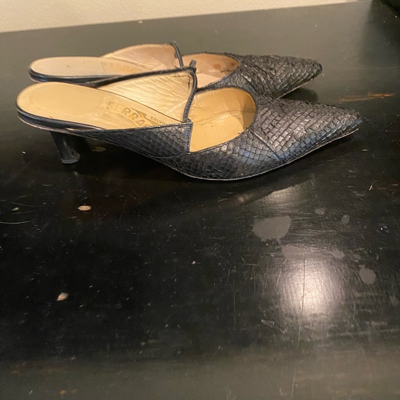 FERRAGAMO 🐍PYTHON MULES PREOWNED BLACK PYTHON Size-7.5 - Picture 12 of 14